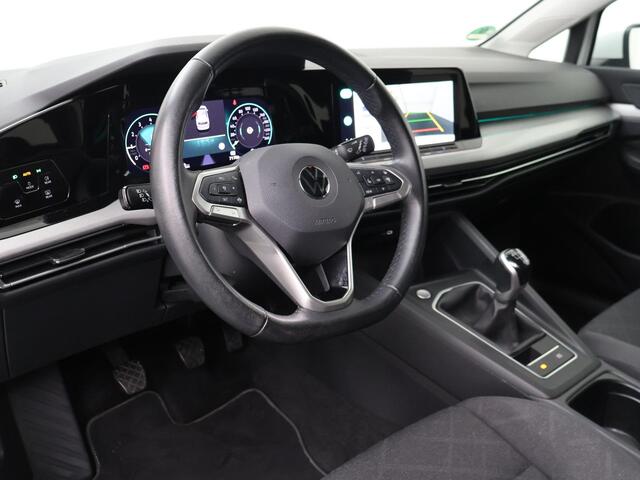 Volkswagen GOLF 1.0 TSI Life | 110 PK | Navigatiesysteem | Achteruitrijcamera | Voorstoelen verarmd |