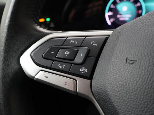 Volkswagen GOLF 1.0 TSI Life | 110 PK | Navigatiesysteem | Achteruitrijcamera | Voorstoelen verarmd |