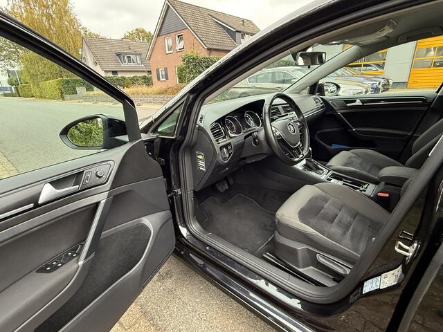 Volkswagen GOLF 1.6 TDI 110PK DSGoNavioTrekhaak