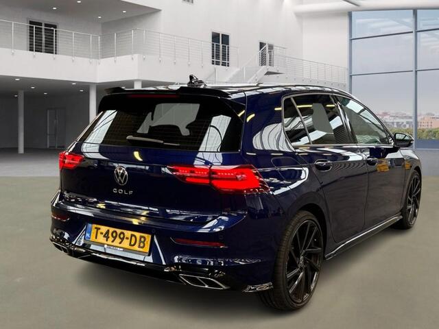 Volkswagen GOLF 1.5 eTSI R-Line 3x R-LINE | ADAPTIEVE CRUISECONTROL | PANORAMADAK | STOELVERWARMING | STUUR VERWARMING | DAB | NAVIGATIE | SPORT INTERIEUR | MATRIX LED | DODEHOEK DETECTIE | DYNAMISCHE LED-VERLICHTING |
