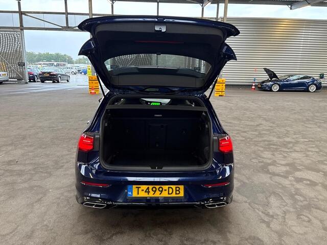 Volkswagen GOLF 1.5 eTSI R-Line 3x R-LINE | ADAPTIEVE CRUISECONTROL | PANORAMADAK | STOELVERWARMING | STUUR VERWARMING | DAB | NAVIGATIE | SPORT INTERIEUR | MATRIX LED | DODEHOEK DETECTIE | DYNAMISCHE LED-VERLICHTING |