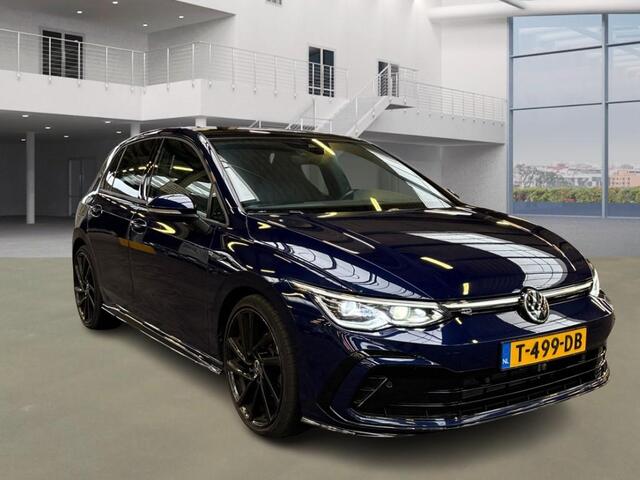 Volkswagen GOLF 1.5 eTSI R-Line 3x R-LINE | ADAPTIEVE CRUISECONTROL | PANORAMADAK | STOELVERWARMING | STUUR VERWARMING | DAB | NAVIGATIE | SPORT INTERIEUR | MATRIX LED | DODEHOEK DETECTIE | DYNAMISCHE LED-VERLICHTING |