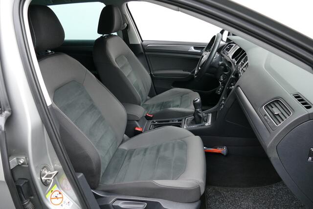 Volkswagen GOLF Variant 1.0 TSI Comfortline Business. Adaptief Cruise, Navi, Clima, PDC V+A, Haak 1300kg