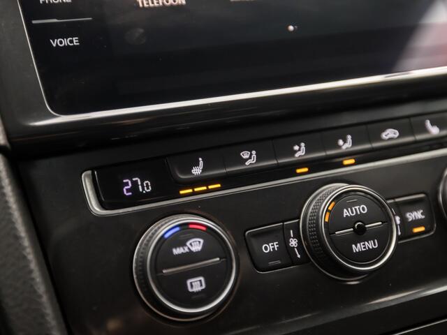 Volkswagen GOLF 1.0 TSI Sportline (APPLE CARPLAY, BLACK EDITION, CLIMATE, LED KOPLAMPEN, STOELVERWARMING, DYNAMISCHE KNIPPERLICHTEN, CAMERA, SPORTSTOELEN, ADAPTIVE CRUISE, GETINT GLAS, NIEUWSTAAT)