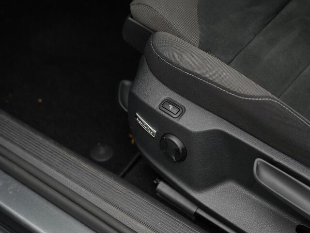 Volkswagen GOLF Variant 1.0 TSI 115 pk Comfortline Business | Stoelverwarming | Navigatie | Parkeersensoren voor/achter | Adaptive Cruise