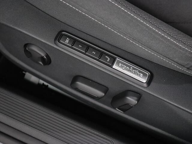 Volkswagen GOLF 1.4 eHybrid Style | Massage | Carplay | Sfeerverlichting | Navigatie | Memory | Adaptive cruise | Parkeerhulp | ergoActive | LED Plus | Climate control | PHEV | Plug In