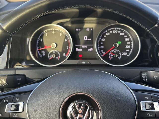Volkswagen GOLF Variant 1.4 TSi 125 Pk Automaat Connected Series | Camera | CarPlay | Trekhaak | Stoelverwarming | LED | Climate Control | Navigatiesysteem | Privacy Glass | 16 Inch