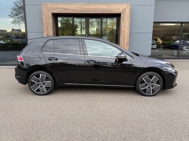 Volkswagen GOLF 1.5 eHybrid Style | Trekhaak | Camera | IQ light | Head up | Rijklaar incl. garantie