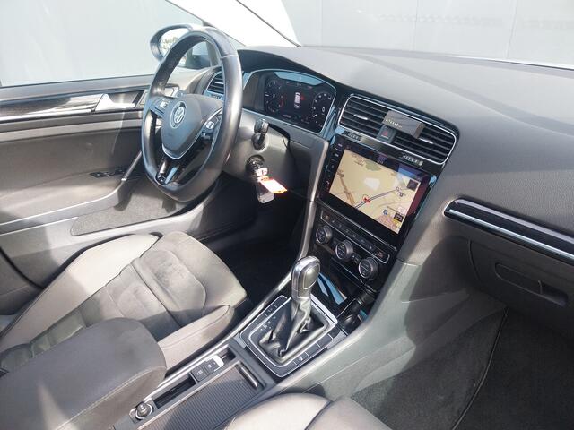 Volkswagen GOLF 1.6 TDI Highline R Line PANO DAK VIRTUAL COCKPIT ADAPT CRUISE MASSAGE STOEL LED NAVI ECC 18 INCH