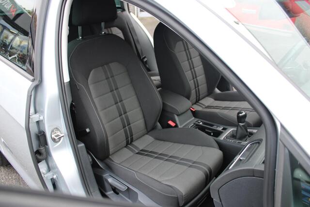 Volkswagen GOLF Variant 1.0 TSI Navi/Camera/Sportstoel/17inch