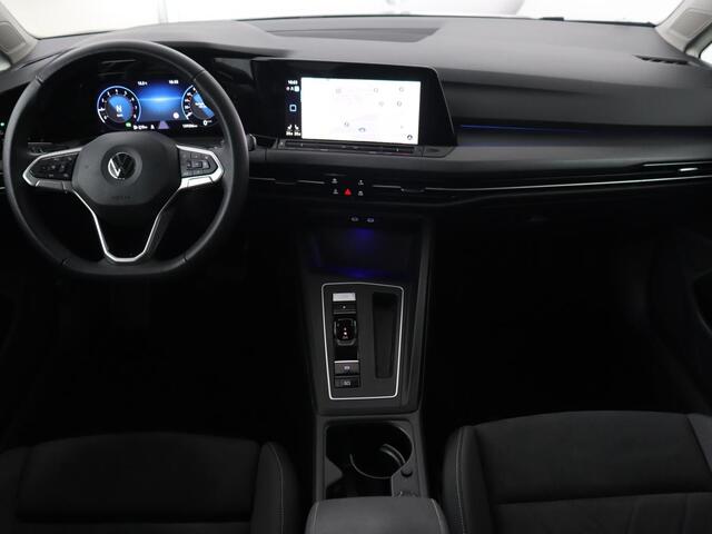 Volkswagen GOLF 1.5 eTSI Style | Panoramadak | Stoelverwarming | Trekhaak | Massage | Matrix LED | Camera | Carplay | Keyless | Demping Adaptief | Memory | Navigatie | Park Assist | File Assistent