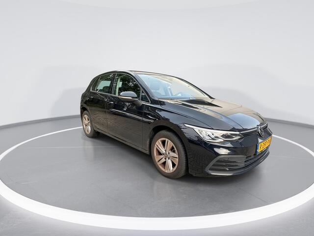 Volkswagen GOLF 1.0 eTSI 110pk DSG Life · Apple/Android Car Play · Navigatie · Sfeerverlichting · P-Sensoren · DAB · 16'' Inch · Garantie t/m 31-10-2026 of 100.000km