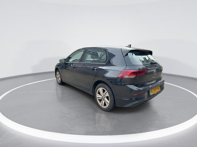 Volkswagen GOLF 1.0 eTSI 110pk DSG Life · Apple/Android Car Play · Navigatie · Sfeerverlichting · P-Sensoren · DAB · 16'' Inch · Garantie t/m 31-10-2026 of 100.000km