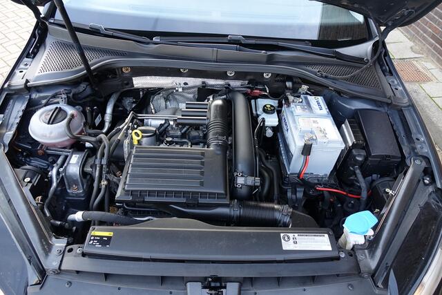 Volkswagen GOLF 1.4 TSI Business Edition Connected, prachtige auto, 4 nieuwe All seasons Automaat