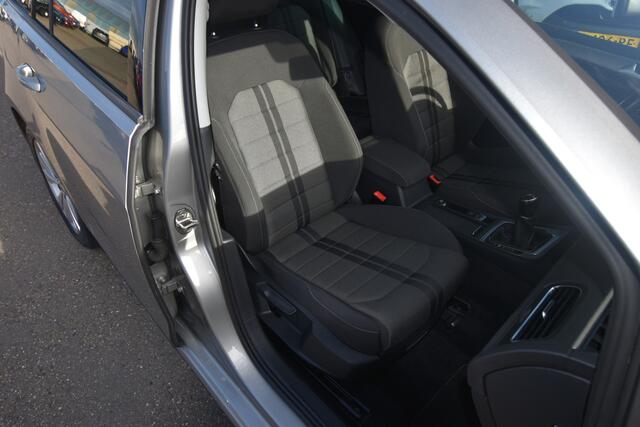 Volkswagen GOLF Variant 1.0 TSI Connected Series , A UITRIJ CAM , CLIMATR , CR CONTR , NAVI , BL TOOTH , PDC V+A , LMV16 ,