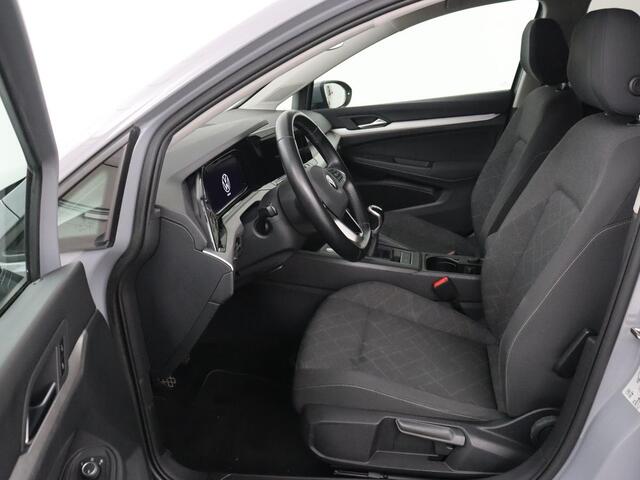 Volkswagen GOLF 1.0 TSI Life | Trekhaak | Stoelverwarming | Camera | Carplay | Adaptive cruise | Stuurverwarming | Navigatie | Getint glas | Full LED | Climate control | Digital Cockpit | Sfeerverlichting