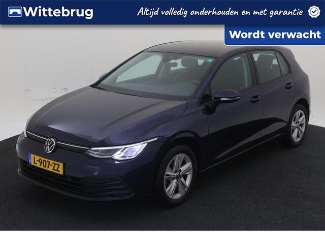 Volkswagen GOLF 1.0 TSI Life / Navigatie / Parkeersensoren V+A / Lichtmetaal 16 inch / App connect /