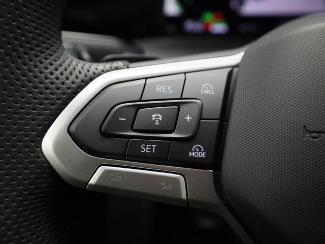 Volkswagen GOLF 1.5eHybrid 200kW/272PK GTE · Panoramadak · 360°Camera + Parkeersensoren · Trekhaak · Garantie tot februari 2030 of 100000km.