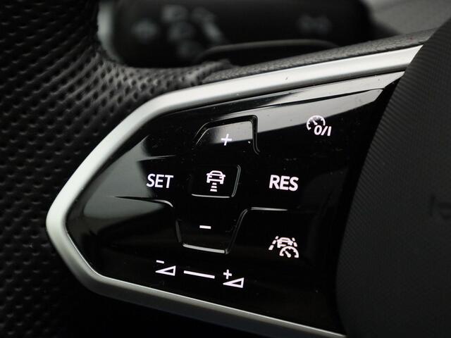 Volkswagen GOLF 1.5eTSI/150PK R-Line DSG · Panoramadak · Apple/Android Car Play· Camera + Parkeersensoren · Garantie tot april 2028 of 100000km.