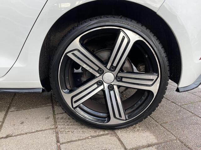 Volkswagen GOLF 1.5 TSI Highline Business R /Clima/Cruise/PDC v+a/150 pk/2018