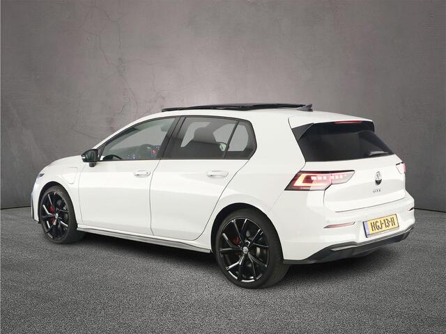 Volkswagen GOLF GTE 1.5 TSI eHybrid 272pk DSG Automaat Lederen bekleding, Adaptive cruise control, Panoramadak, Head up display, 360 camera, Achteruitrijcamera