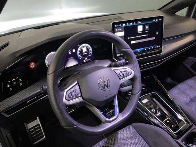 Volkswagen GOLF 1.5 eHybrid GTE 272 pk Automaat (DSG) | Verlengde garantie | Navigatie | Panoramadak | Trekhaak (wegklapbaar) | Parkeersensoren | Achteruitrijcamera | Stoelverwarming | Black Style pakket |