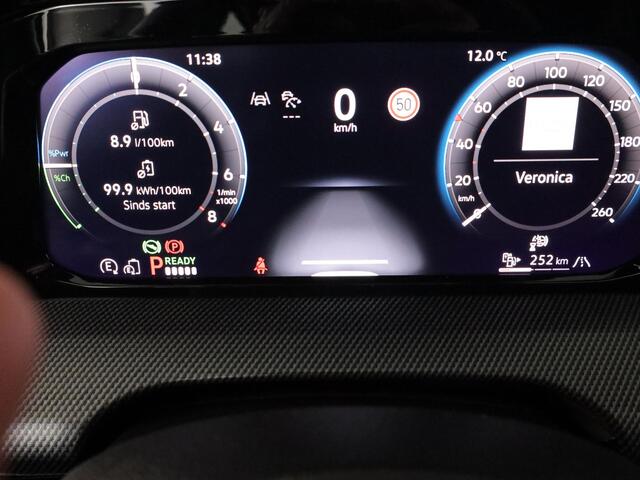 Volkswagen GOLF 1.5 eHybrid GTE 272 pk Automaat (DSG) | Verlengde garantie | Navigatie | Panoramadak | Trekhaak (wegklapbaar) | Parkeersensoren | Achteruitrijcamera | Stoelverwarming | Black Style pakket |