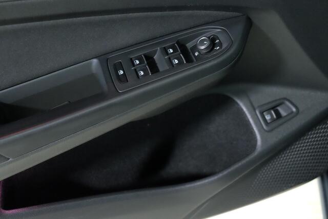 Volkswagen GOLF 1.4 eHybrid Style Let op 19 " velgen netto meerprijs