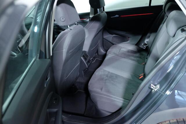 Volkswagen GOLF 1.4 eHybrid Style Let op 19 " velgen netto meerprijs