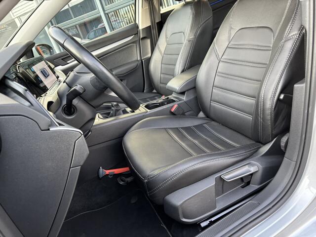 Volkswagen GOLF Variant 1.0 TSI Life / NL-Auto / Navi / Applecarplay/AndroidAuto / 19 inch Velgen / Lederen Bekleding /