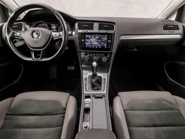 Volkswagen GOLF 1.0 TSI Highline Sportline Automaat (APPLE CARPLAY, GROOT NAVI, STOELVERWARMING, GETINT GLAS, ALCANTARA, ADAPTIVE CRUISE, SPORTSTOELEN, LM VELGEN, PARKEERSENSOREN, NIEUWSTAAT)