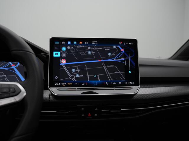 Volkswagen GOLF 1.5 eHybrid 272 pk DSG GTE | Panoramadak | Trekhaak | Adaptief onderstel | Head-up display | 360 Camera