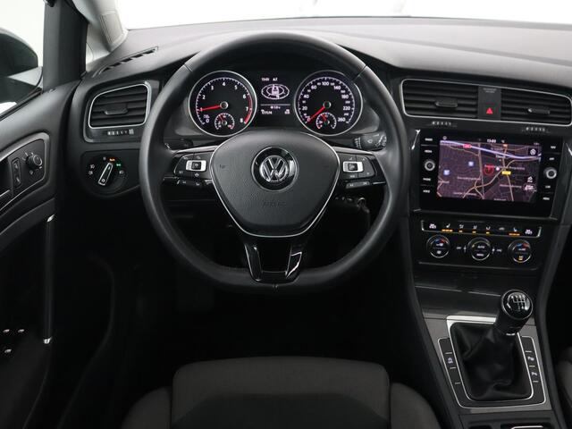 Volkswagen GOLF 1.0 TSI Comfortline Business | Panoramadak | Trekhaak | Stoelverwarming | Full LED | Camera | Park Assist | Carplay | Navigatie | Adaptive cruise | DAB | Massage | Climate control