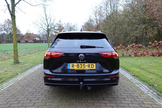 Volkswagen GOLF Variant 1.5 eTSI R-Line | Trekhaak | Stoelverwarming | Stuurwielverw. | CarPlay | Sfeerverlichting | BTW