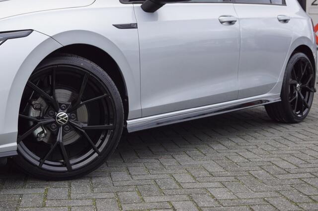 Volkswagen GOLF R-Line black1.5 TSI DSG 150pk/ Panodak /19 Inch LM/ IQ LED / App-Connect/Camera/Navi