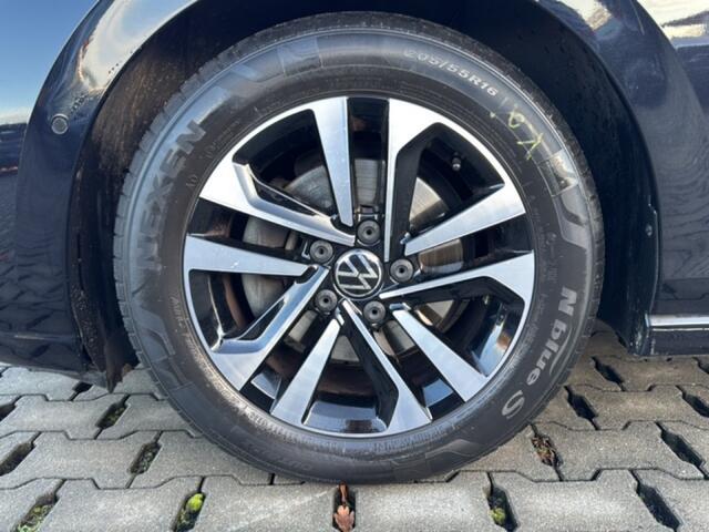 Volkswagen GOLF 2.0 TDI LIFE ACTIVE PANO-DAK/TREKHAAK/CAMERA/NAVI/CARPLAY/ACC/STOELVERW