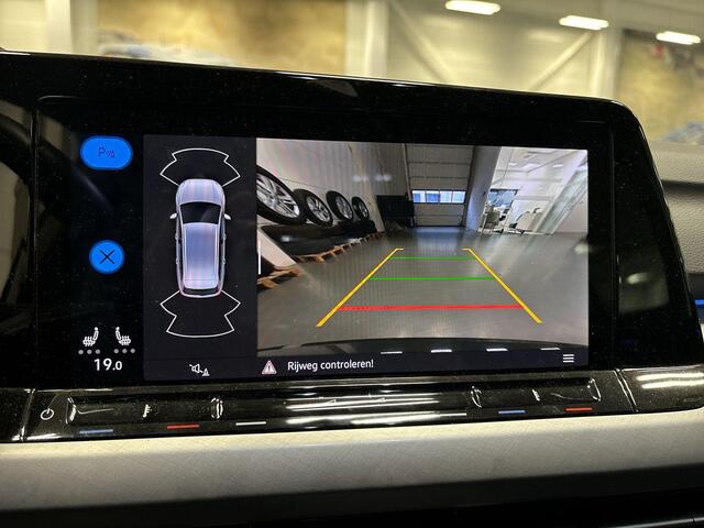 Volkswagen GOLF Variant 1.0 110pk eTSI DSG Life · Camera · Keyless · Apple/Android Car Play · Elek. Trekhaak · Navigatie · P-Sensoren · 16'' Inch · Garantie t/m 13-06-2027 of 100.000km