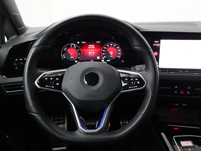 Volkswagen GOLF 1.4 eHybrid GTE | 245 PK | SoH 97% | Panoramadak | Achteruitrijcamera | Voorstoelen verwarmd | LED verlichting |