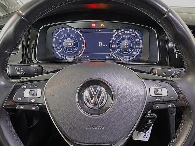 Volkswagen GOLF 1.0 TSI Highline 115 pk | Navigatie | Panoramadak | Parkeersensoren (Park assist) | Achteruitrijcamera | LED koplampen | Stoelverwarming |