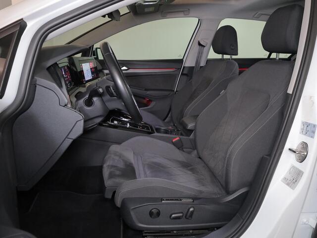 Volkswagen GOLF 1.4 eHybrid Style 204 pk Automaat (DSG) | Navigatie | Panoramadak | Parkeersensoren (Park assist) | Achteruitrijcamera | Stoelverwarming | Head-up display |