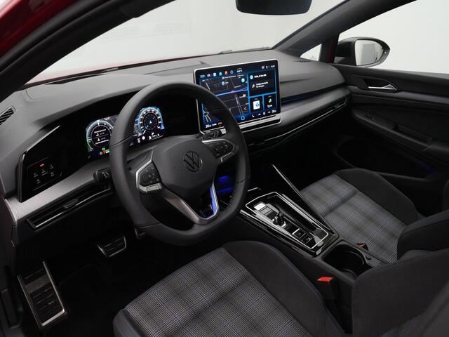 Volkswagen GOLF 1.5 272 pk DSG eHybrid GTE | IQ Light | Stuur-/stoelverwarming | Achteruitrijcamera | Navigatie | Adaptive Cruise