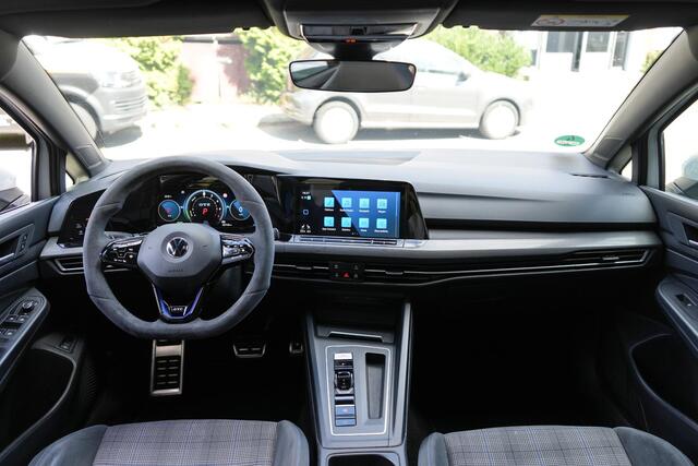 Volkswagen GOLF 1.4 eHybrid GTE | ALCANTARA | SFEER | CAMERA | PANO | IQ