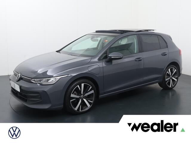Volkswagen GOLF 1.5 eHybrid Life Edition | 204 PK | Automaat | Elektrische Panoramadak | Cruise control adaptief | Achteruitrij camera |