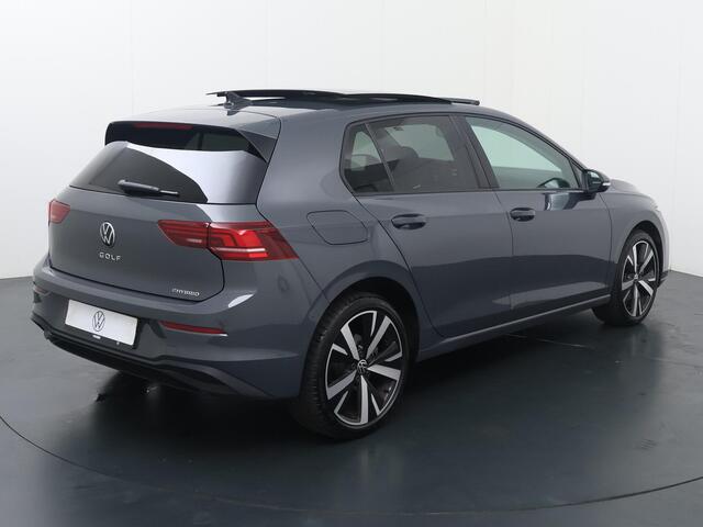 Volkswagen GOLF 1.5 eHybrid Life Edition | 204 PK | Automaat | Elektrische Panoramadak | Cruise control adaptief | Achteruitrij camera |