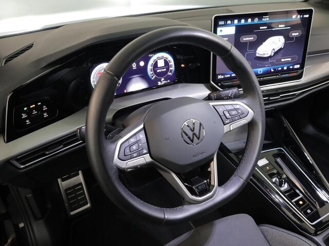 Volkswagen GOLF 1.5 eHybrid 50 Edition 204 pk Automaat (DSG) | Verlengde garantie | Navigatie | Panoramadak | Parkeersensoren | Achteruitrijcamera | Stoelverwarming |