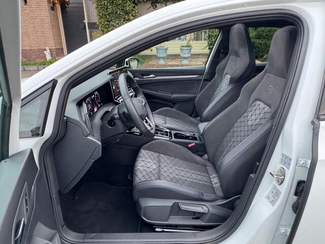 Volkswagen GOLF 8.5 1.5 ETSI R-LINE DSG Black Style150pk Panoramadak Matrix LED