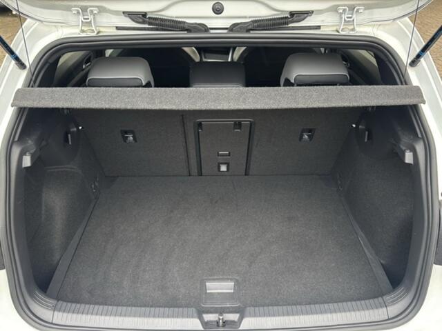 Volkswagen GOLF 1.5 eTSI R-LINE PANO-DAK/NAVI/CAMERA/ACC/STOELVERW