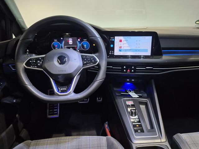 Volkswagen GOLF 1.4 eHybrid GTE | Panoramadak | Trekhaak | Navigatie