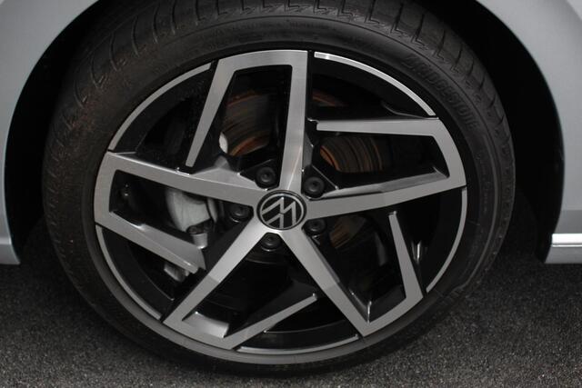 Volkswagen GOLF 1.5 eTSI 150pk DSG Style Navigatie Climate Control Camera Electrische stoel verstelling Led Dab Adaptive Cruise Control