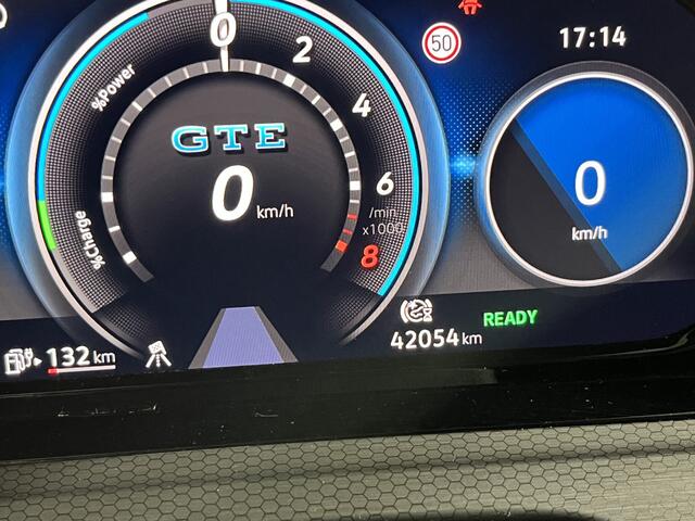 Volkswagen GOLF 1.4 eHybrid GTE / AUTOMAAT/ LEDER/ ELEKTR. STOEL/ PARK. SENSOREN + CAMERA/ MATRIX/ APP-CONNECT/ ADAPT. CRUISE/ 18" LMV/ CLIMA